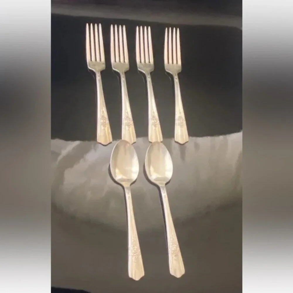 VTG Harmony House Plate AA+ 1944 Silver Plate(Forks & tea spoon )Maytime Pattern